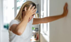 Cefalea de racimos y problemas de visión. Óptica Baca Ronda